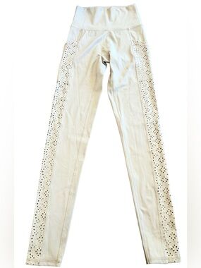 Aerie Butter Soft Eyelet Detail Chill Play Move Leggings S Long (28”) in Cream